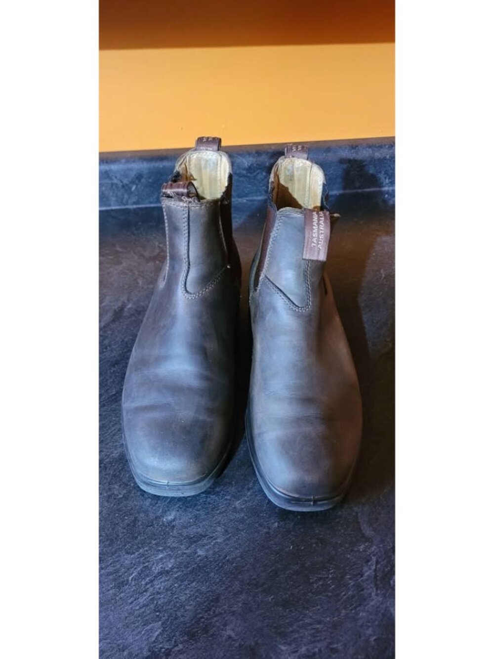 Rustic Brown Chisel Toe Blundstones size us men's 9/womens 11